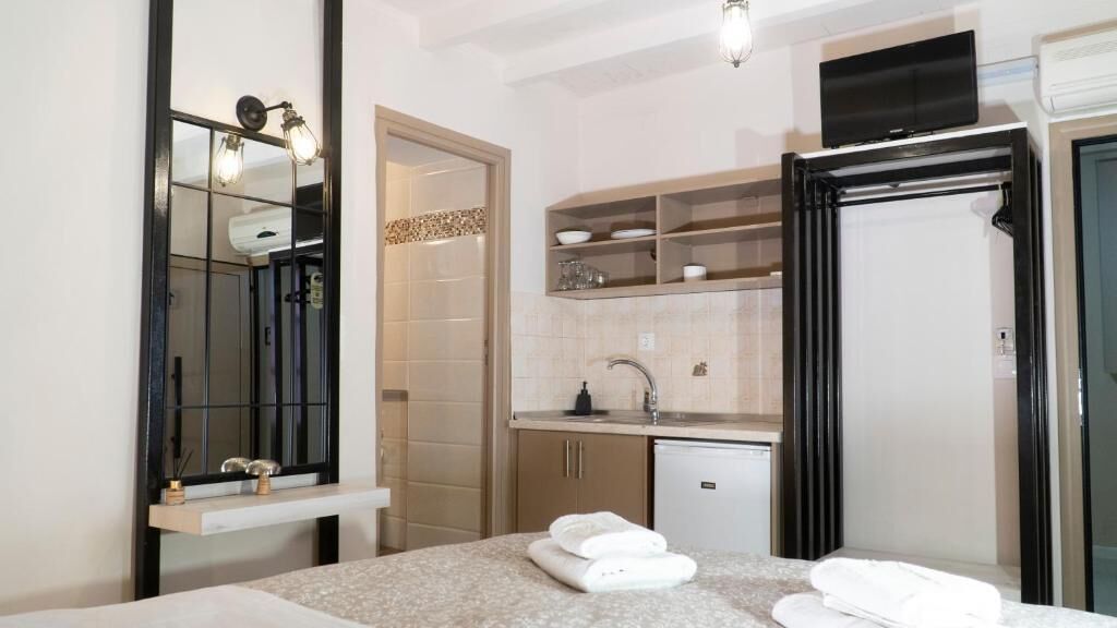 Double Room | Blackout drapes, iron/ironing board, free WiFi