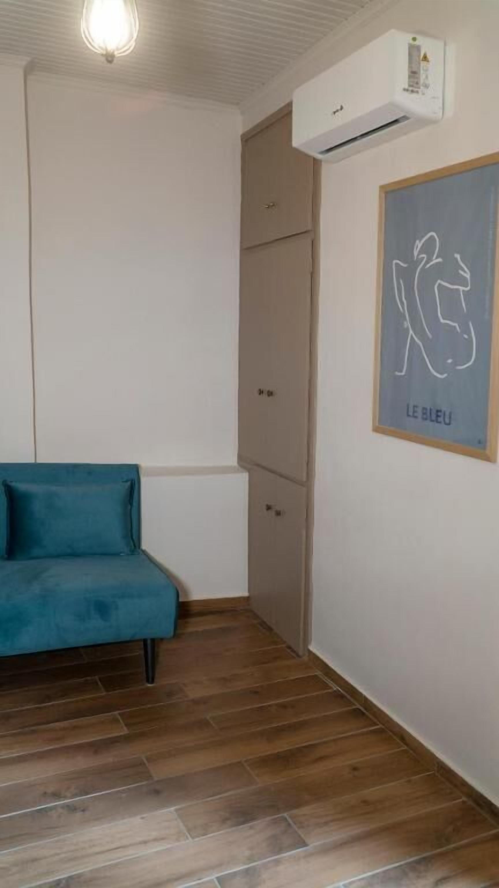 Camera familiare, sul cortile | Interni
