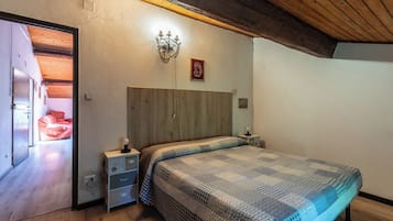Iron/ironing board, bed sheets