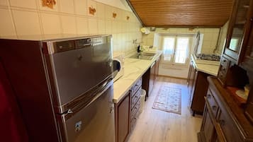 Apartment, Patio, Garden View | Private kitchen