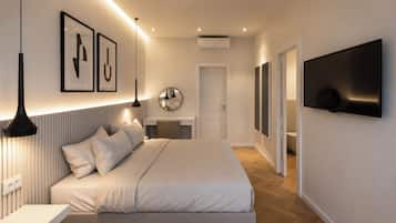 Triple Room | Desk, laptop workspace, iron/ironing board, free WiFi