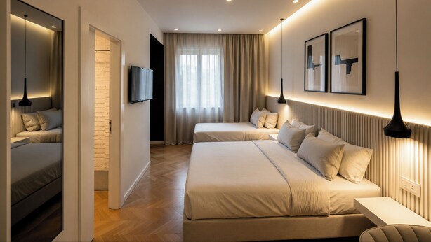 Una habitación de hotel moderna con dos camas, televisión y obras de arte en las paredes.