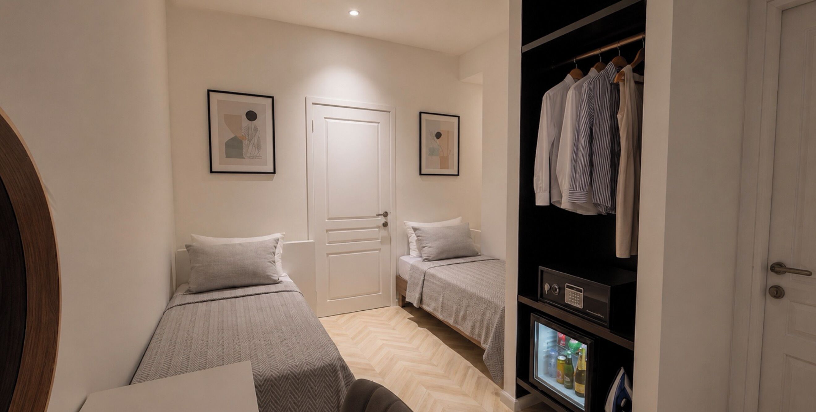 Desk, laptop workspace, iron/ironing board, free WiFi