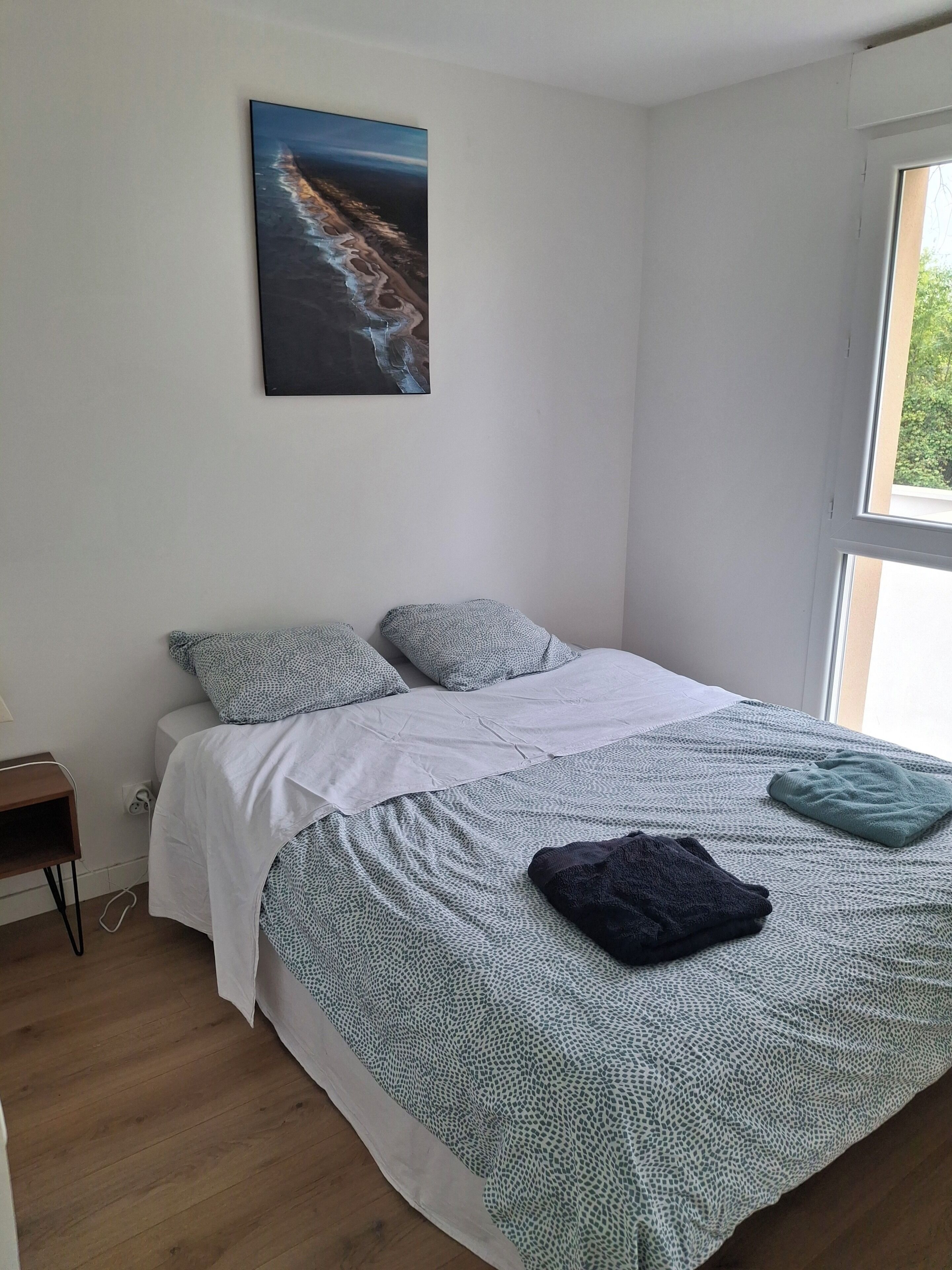 2 habitaciones, escritorio, tabla de planchar con plancha y wifi gratis 