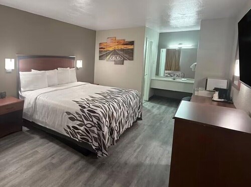Red Roof Inn Shamrock