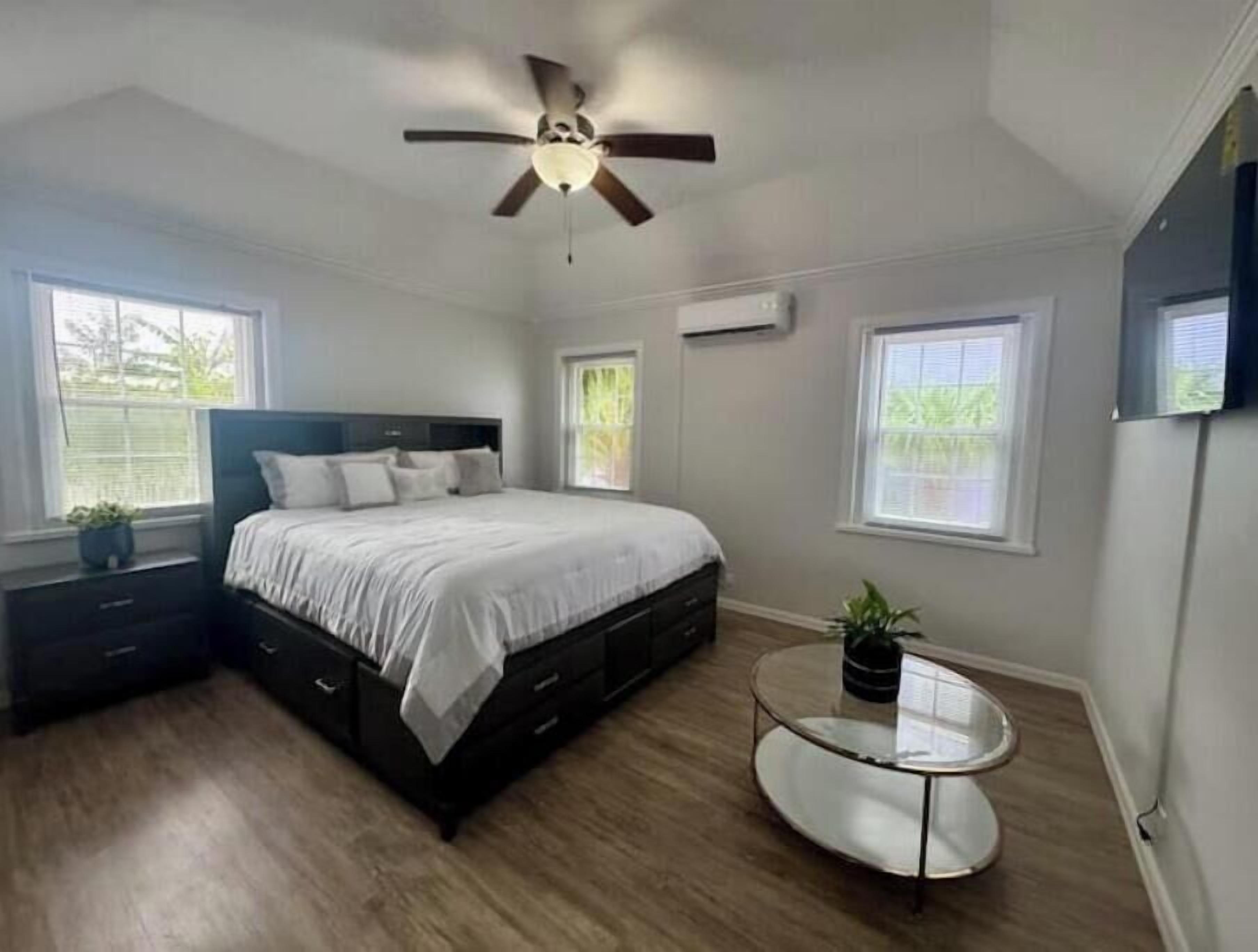 3 bedrooms, iron/ironing board, WiFi, bed sheets