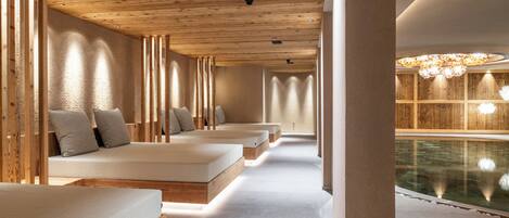 Sauna, poreallas, höyrysauna, turkkilainen sauna, vartalohoitoja