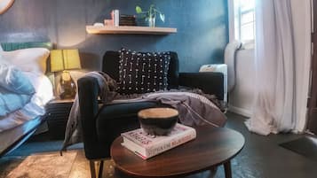 Suite, Patio | Living area
