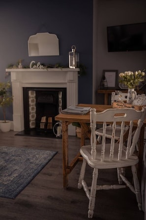 Interior - Central Llandeilo with Stunning views- Sleeps 2 (Carmarthenshire)