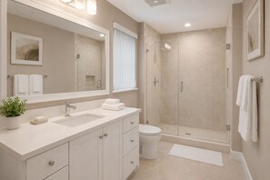 Standard Room | Bathroom | Free toiletries, hair dryer, towels, soap - The Linden Stay (Toronto)