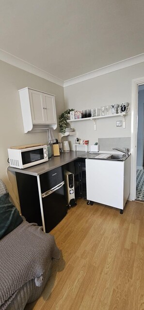 Private kitchen - Apartment Sleeps 4 With Parking (Cardiff)
