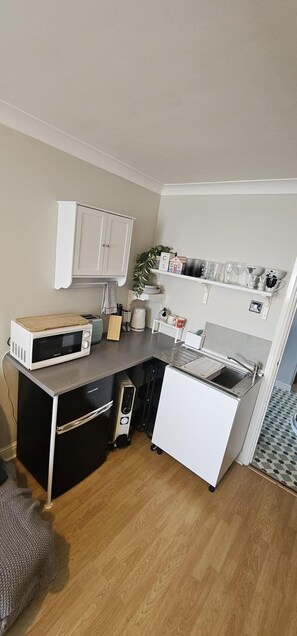 Private kitchen - Apartment Sleeps 4 With Parking (Cardiff)