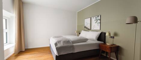 Studio (wheelchair accessible) | Individually decorated, individually furnished, desk, laptop workspace