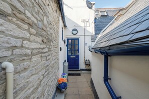 Property grounds - 4 Bed - Sleeps 8 - Pool Table -sea View - Parking (Swanage)