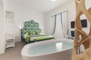 A bedroom with a bed, a white bathtub, a wooden ladder, and a white shelf with towels. - Green Suite in Sorrento centre (Sorrento)