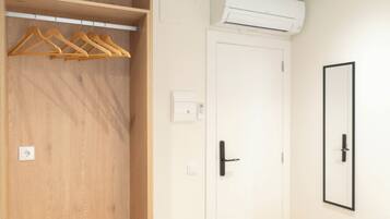 Comfort Double or Twin Room, Balcony, City View | Interior