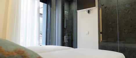 Comfort Twin Room, Balcony, City View | Desk, laptop workspace, free WiFi