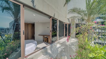 Phòng 4 dành cho gia đình, quang cảnh thành phố | Bộ đồ giường cao cấp, minibar, bàn