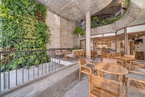 Outdoor dining - Draco Residence Da Nang (Da Nang)