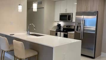 Condo, 2 Bedrooms, Accessible | Interior