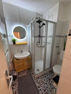 Bathroom - Vrbo Property (Goslar)