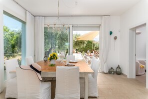 Dining - Fantastic beach villa with pool and garden (Torre San Giovanni)