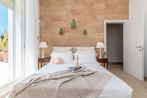 Iron/ironing board, free WiFi - Fantastic beach villa with pool and garden (Torre San Giovanni)
