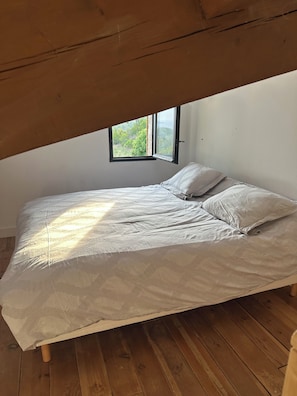 1 bedroom, iron/ironing board, WiFi, bed sheets