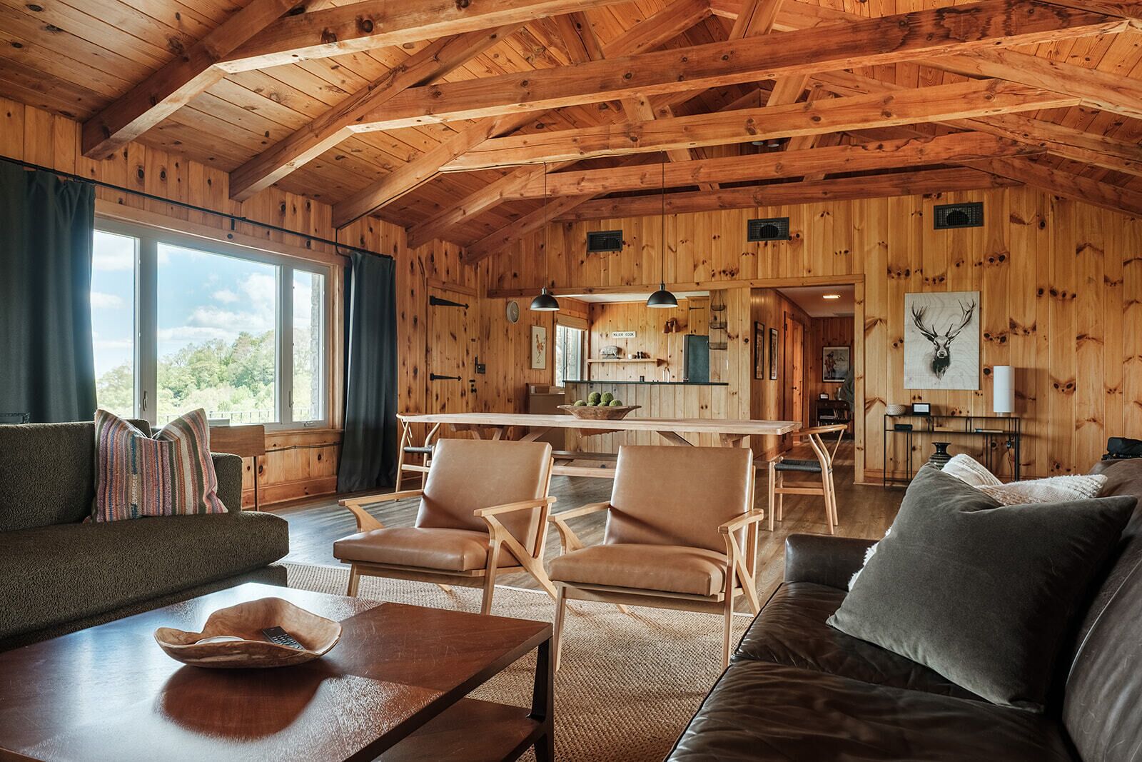 Smart TV, fireplace, table tennis, offices