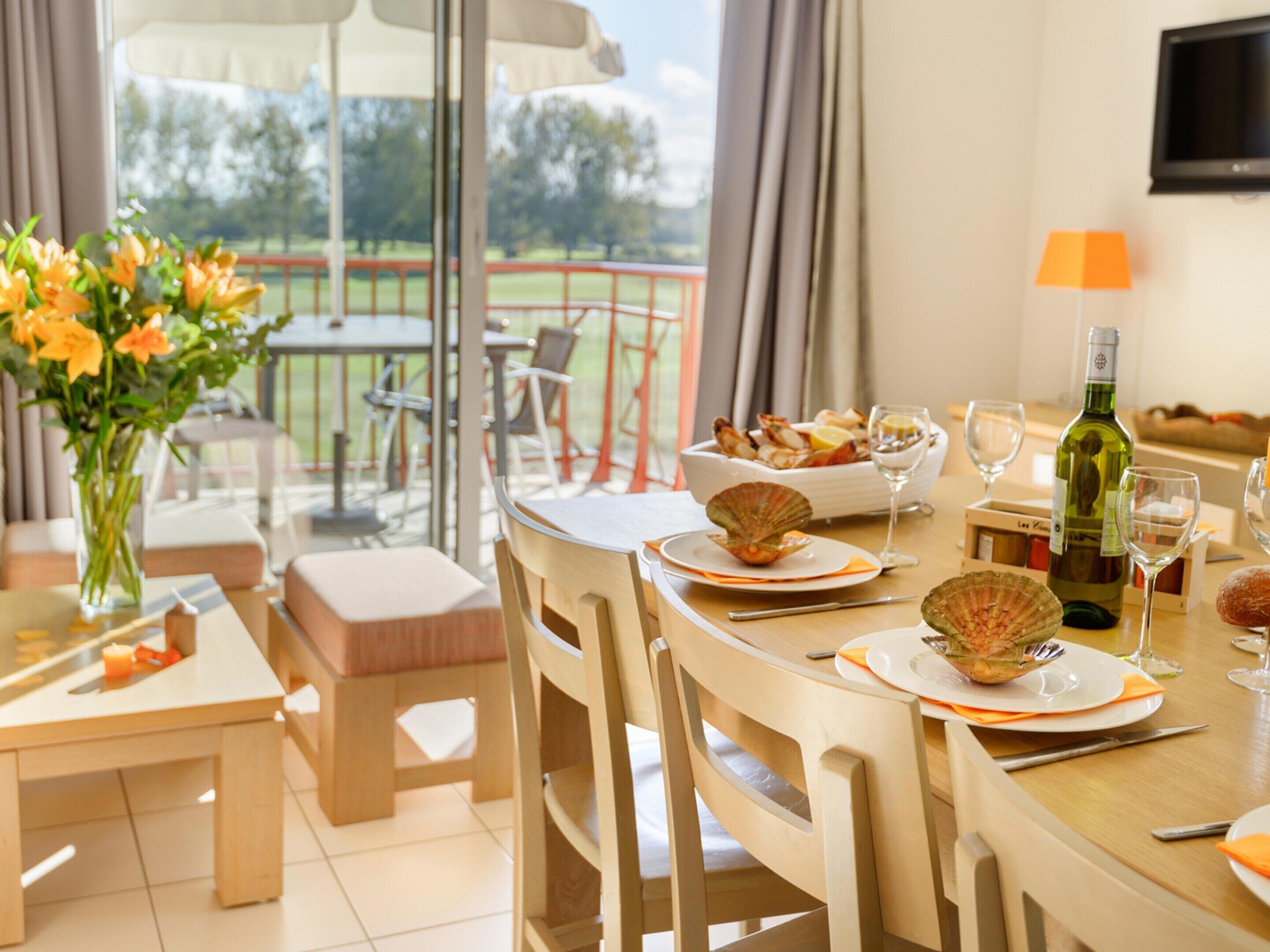 Apartment | Dining
