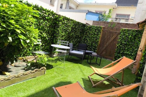 200 m plage - Rue piétonne à 300 m - jardin