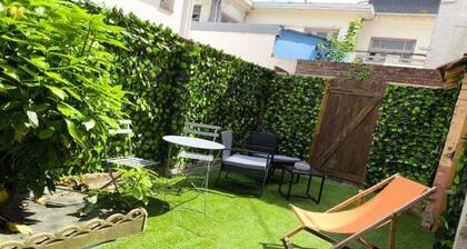 200 m plage - Rue piétonne à 300 m - jardin