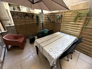 Outdoor dining - Vrbo Property (AJACCIO)
