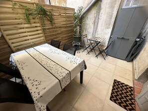 Outdoor dining - Vrbo Property (AJACCIO)