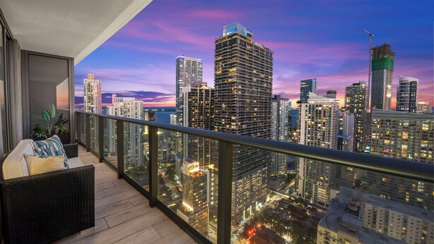 A balcony with a city view at dusk, featuring high-rise buildings and a clear sky. - Brickell Heights High-Floor Suite with King Bed, Den, 2 Baths, Skyline Views (Miami)