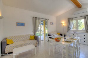 Living area - Vrbo Property (SARTENE)