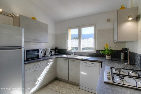 Private kitchen - Vrbo Property (SARTENE)