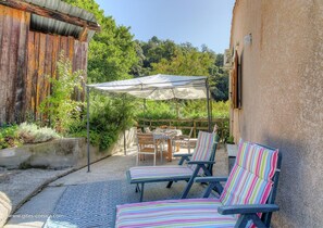 Outdoor dining - Vrbo Property (VALLE DI MEZZANA)