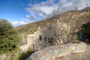 Property grounds - Vrbo Property (LAMA)