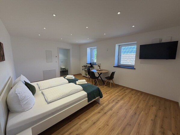 Desk, iron/ironing board, WiFi, bed sheets