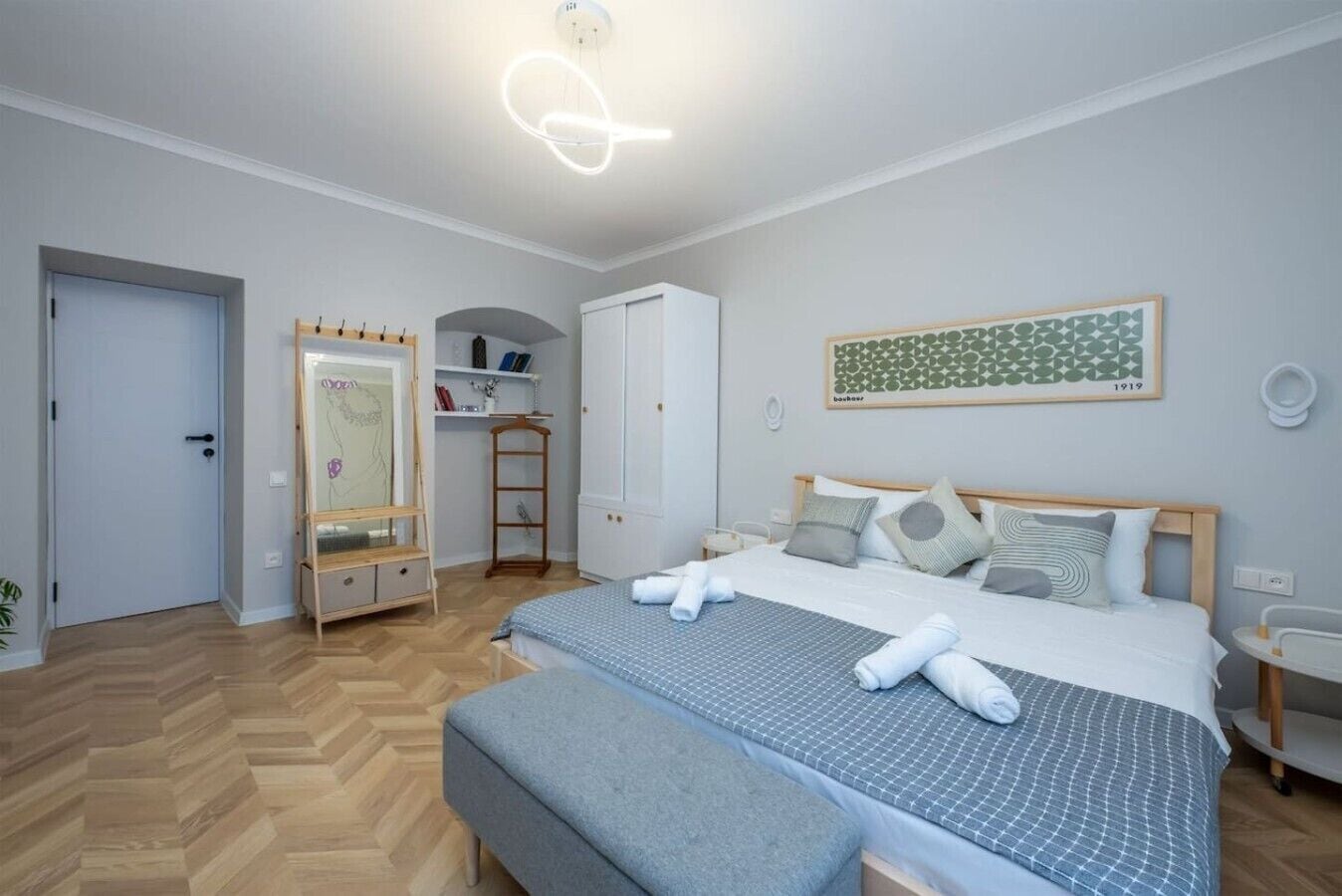 Iron/ironing board, WiFi, bed sheets