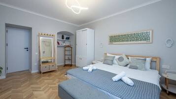 Iron/ironing board, WiFi, bed sheets