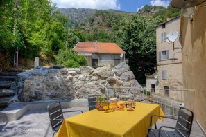Outdoor dining - A Casa Pantalacci - VENACO (VENACO)