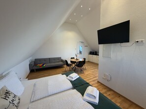 Schreibtisch, Bügeleisen/Bügelbrett, WLAN, Bettwäsche