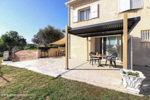 Outdoor dining - Vrbo Property (PERI)