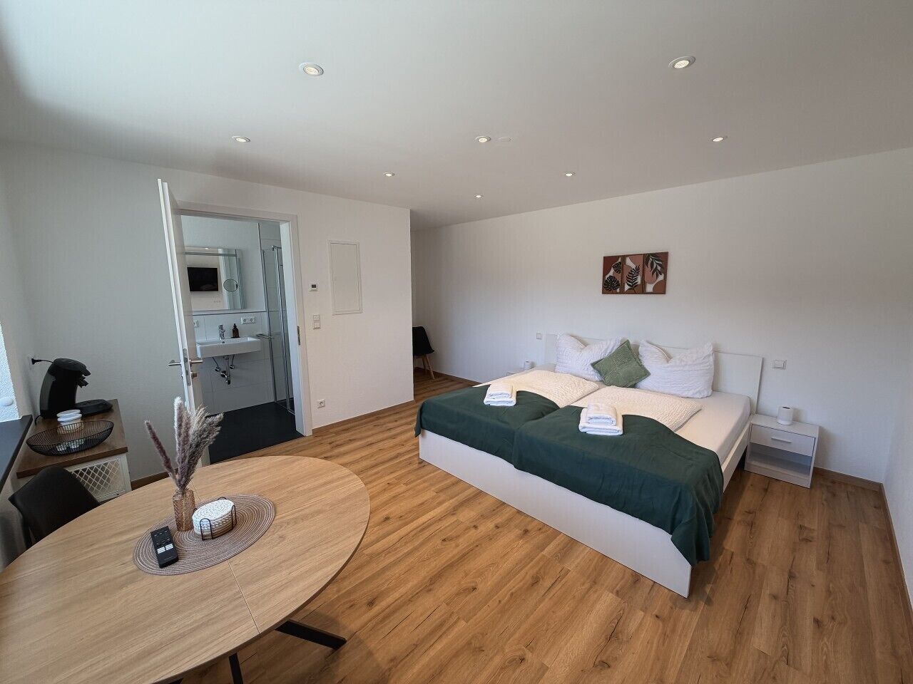 1 slaapkamer, een bureau, een strijkplank/strijkijzer, wifi