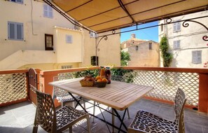 Outdoor dining - Vrbo Property (MONTEGROSSO)