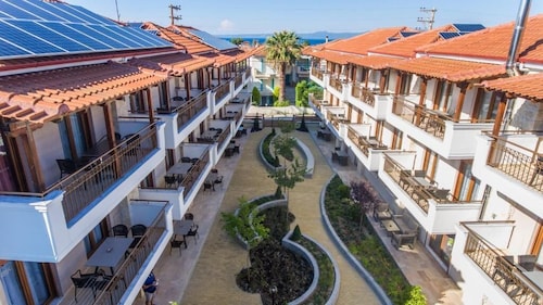 Apanemia Apartments by Flegra
