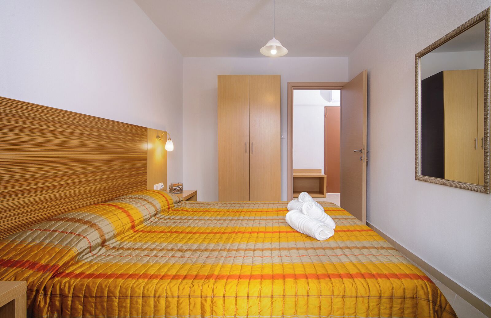 In-room safe, soundproofing, free WiFi