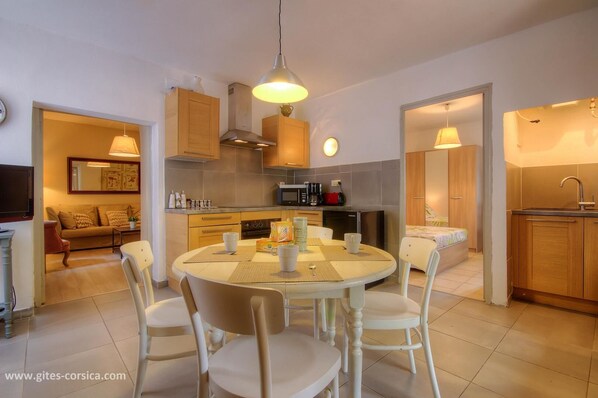 Dining - Vrbo Property (MOLTIFAO)